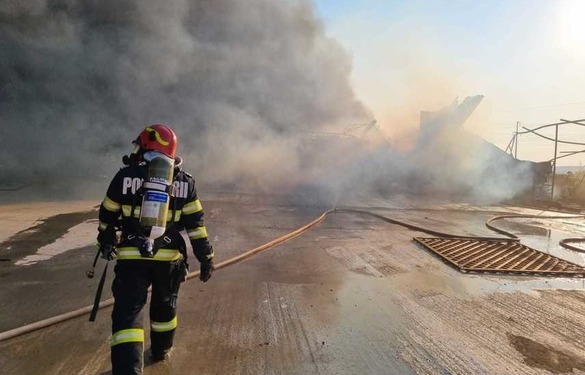 FOTO O arhivă ANAF, distrusă într-un incendiu provocat de un scurtcircuit electric