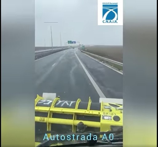 Autoutilaje cu lamă și material antiderapant acționează pe Autostrada București-Pitești, Autostrada de Centură a Capitalei și pe Autostrada București-Ploiești