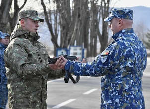 Ministrul Apărării: Un soldat care intră acum în armata română câștigă 1.000 de euro net