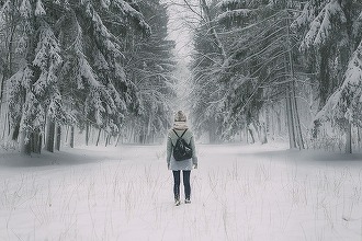 ANM anunță temperaturi scăzute, ninsori, ploi și vânt începând de dumnică până marți seară. Regiunile afectate