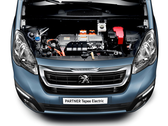FOTO Peugeot lansează modelul Partner Tepee Electric. Când va fi disponibil pe piață 