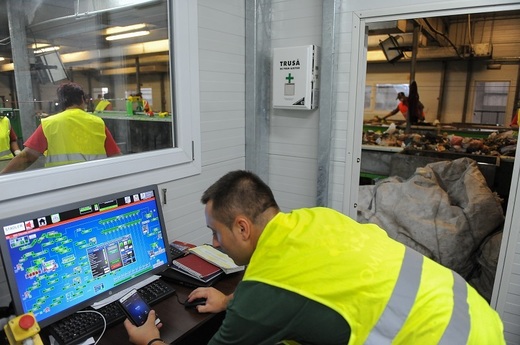 Compania de reciclare a deșeurilor Rom Waste Solutions, controlată de Axxess Capital, cu fiul lui Videanu printre acționari, alocă 3 miilioane euro în retehnologizarea unei stații din Ilfov