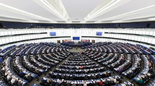 Europarlamentarii propun amendarea și expunerea la „zidul rușinii” a companiilor care amenință jurnaliștii de investigație