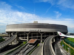 Franța va opri preluarea operatorului aeroporturilor din Paris de către o firmă străină 