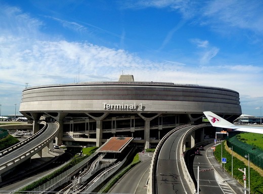 Franța va opri preluarea operatorului aeroporturilor din Paris de către o firmă străină 