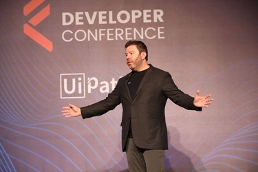 Unicornul UiPath, fondat de români, ajunge la venituri recurente de 200 milioane dolari. Creștere de 5.600% în doi ani 