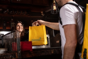 Glovo și-a extins business-ul în 7 orașe și schimbă programul de livrări în București