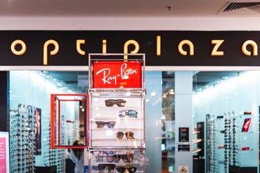 Tranzacție finalizată: Fondul de investiții Innova Capital preia și rețeaua de magazine Optiplaza