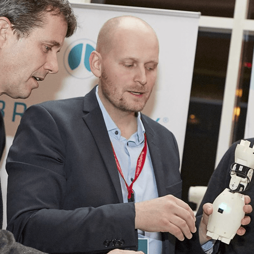 Tranzacție IT- Compania daneză Shape Robotics cumpără firma românească StoryKids și se pregătește să atace cu oferte școlile din România pentru laboratoare cu roboți 