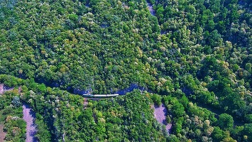 VIDEO&FOTO CFR cheamă turiștii să parcurgă o călătorie "în timp", pe cea mai veche cale ferată din sud-estul Europei. Replică acidă a unui turist