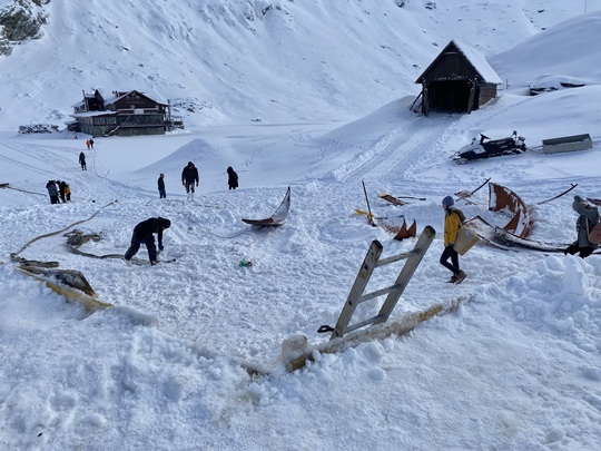 FOTO A început construcția hotelului de gheață de la Bâlea Lac