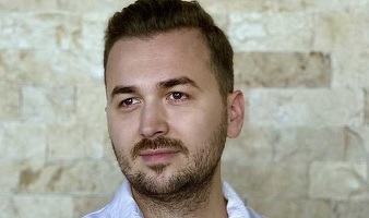 Un antreprenor român a obținut 3 milioane dolari, finanțare pentru startup-ul său. Haus Labs by Lady Gaga se numără printre clienții săi