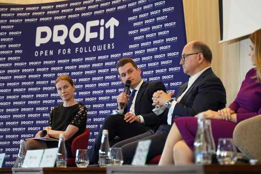 Conferința EU FUNDS Profit.ro FirstBank și Visa - Focus Brașov. Dragoș Tohănean, Vicepreședinte ADR: Am depășit 1,8 milioane de utilizatori pe platforma ghiseul.ro și până în 2024 vrem să ajungem la 2 milioane