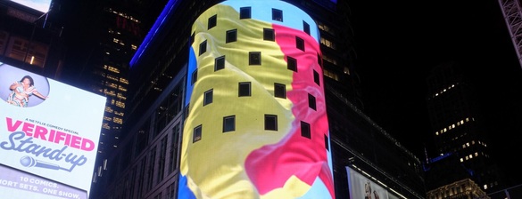 FOTO Times Square în drapelul României