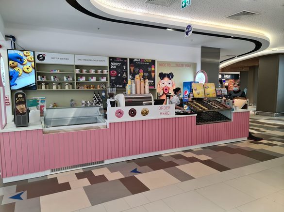 FOTO Hello Donuts s-a extins către retailul mare. Constantin Puiu, proprietar: Piața de gogoși e plină la momentul ăsta de produse din Polonia