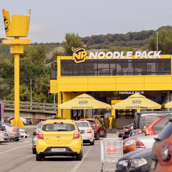 FOTO Daniel Tișea, co-fondator Noodle Pack: Vizăm 5-7 noi restaurante, discutăm și reintrarea în Budapesta. Oamenii care vor să muncească aleg să plece din țară. Nu am găsit în România francizați care să aibă o mentalitate de antreprenor!