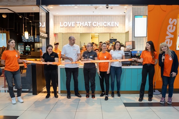 FOTO Popeyes se extinde în România, în premieră, într-un nou oraș