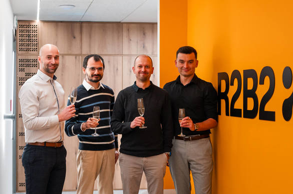 FOTO Tranzacție - AdTech R2B2 cumpără compania din Cehia a unui antreprenor român