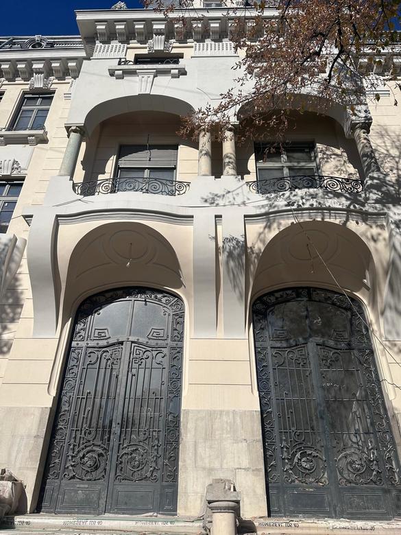 EXCLUSIV FOTO Primele detalii despre viitorul hotel de lux al lui Ionuț Nedea, fondatorul Litoralulromanesc.ro: Vom fi în grupul select al hotelurilor de 5 stele în clădiri istorice. Acolo se întâlnea Regele Carol cu viitoarea soție. Și Ceaușescu a venit la filme