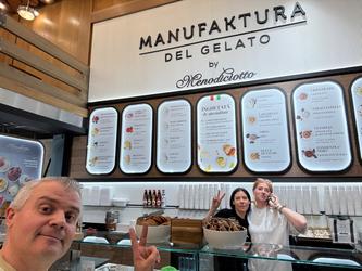 FOTO Proprietarul lanțului de cafenele Manufaktura s-a lansat în business-ul cu înghețată