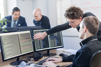 Companie ucraineană intră în România și caută programatori IT pentru muncă la distanță