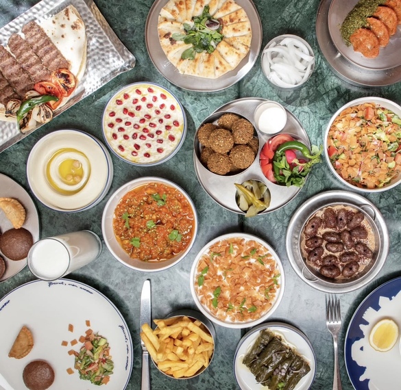 FOTO Restaurantul Em Sherif Café intră în România și deschide o unitate în Marketta, fosta fabrică Ford din România preluată de One United, cel mai mare food hall din Europa de Est