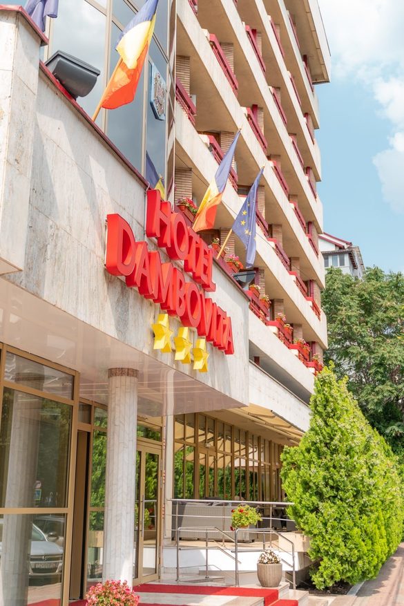 FOTO Complexul hotelier Dâmbovița - vândut la preț redus