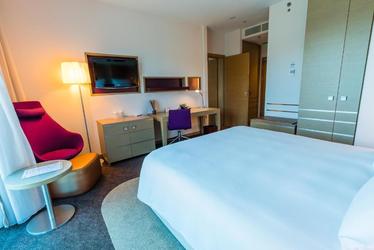 FOTO Hilton intră în București cu un nou hotel