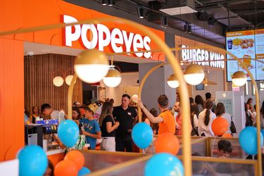 FOTO Popeyes deschide primul restaurant din Sibiu