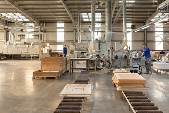 FOTO Tranzacție în România - Unul dintre cei mai mari producători de jucării la nivel mondial preia integral cel mai mare producător de mobilă din Sibiu, furnizor inclusiv al IKEA