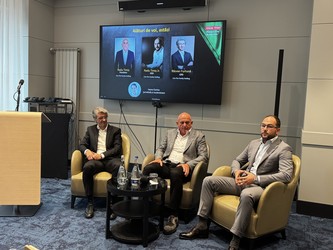 Cris-Tim, la bursă cu evaluare record: Am pornit de la un chioșc, a fost o nebunie. Am pierdut tot inițial în afaceri, am reluat, iarăși am pierdut tot. A treia oară am început cu 700 de dolari, banii altuia. Primul român care a ajuns în China