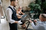 Restaurantele din România își iau chelneri-roboți. Nu beau, nu fumează FOTO&VIDEO
