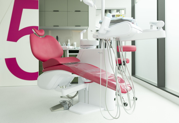 FOTO Investiție de peste 1 milion euro într-o nouă clinică stomatologică, axată pe sedare profundă