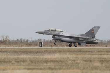 România își apără spațiul aerian. Vine o nouă escadrilă de F-16 Fighting Falcon FOTO