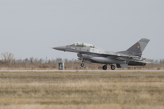România își apără spațiul aerian cu...1 euro. O nouă escadrilă de F-16 Fighting Falcon FOTO