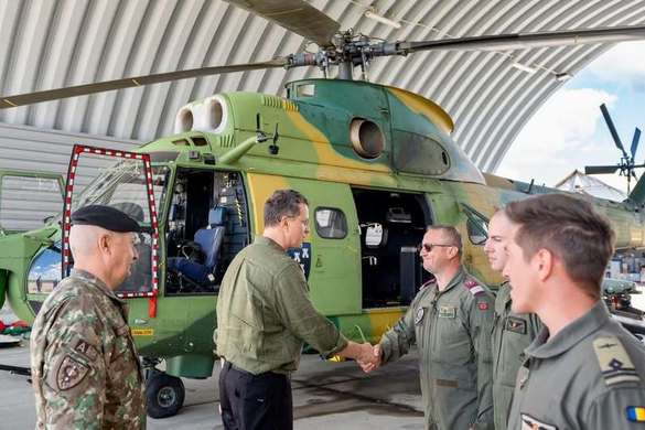 România își apără spațiul aerian cu...1 euro. O nouă escadrilă de F-16 Fighting Falcon FOTO