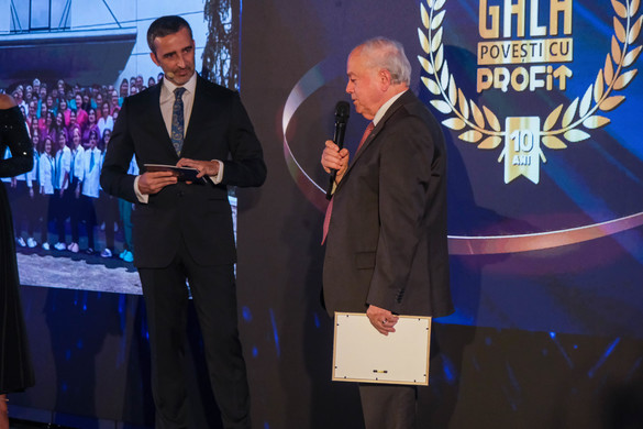 VIDEO&FOTO Gala specială 10 ani - Profit.ro a premiat manageri de top și companii românești de succes, dar și un tânăr olimpic de excepție al României, la Gala Povești cu Profit... Made în România