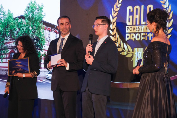 VIDEO&FOTO Gala specială 10 ani - Profit.ro a premiat manageri de top și companii românești de succes, dar și un tânăr olimpic de excepție al României, la Gala Povești cu Profit... Made în România