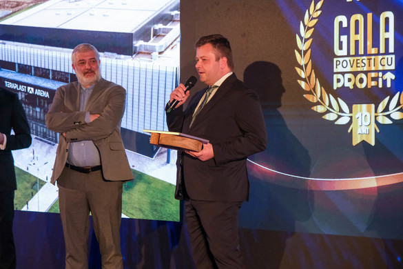 VIDEO&FOTO Gala specială 10 ani - Profit.ro a premiat manageri de top și companii românești de succes, dar și un tânăr olimpic de excepție al României, la Gala Povești cu Profit... Made în România