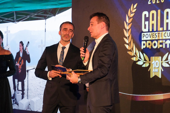 VIDEO&FOTO Gala specială 10 ani - Profit.ro a premiat manageri de top și companii românești de succes, dar și un tânăr olimpic de excepție al României, la Gala Povești cu Profit... Made în România