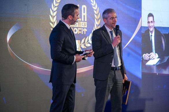 VIDEO&FOTO Gala specială 10 ani - Profit.ro a premiat manageri de top și companii românești de succes, dar și un tânăr olimpic de excepție al României, la Gala Povești cu Profit... Made în România