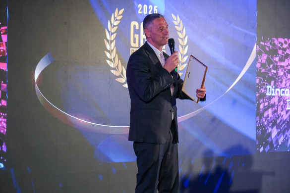 VIDEO&FOTO Gala specială 10 ani - Profit.ro a premiat manageri de top și companii românești de succes, dar și un tânăr olimpic de excepție al României, la Gala Povești cu Profit... Made în România