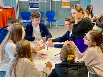 Genesis College, una dintre puținele școli din România care pregătește elevii pentru meseriile viitorului