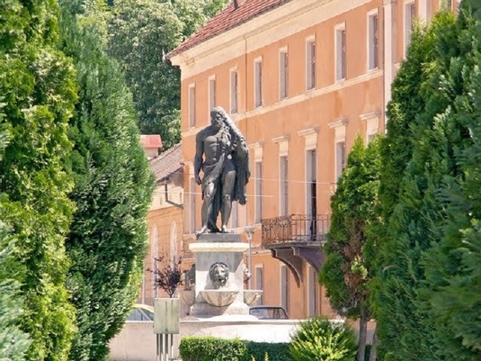 PREMIERĂ România confiscă hoteluri, băi termale și un cazinou din Băile Herculane