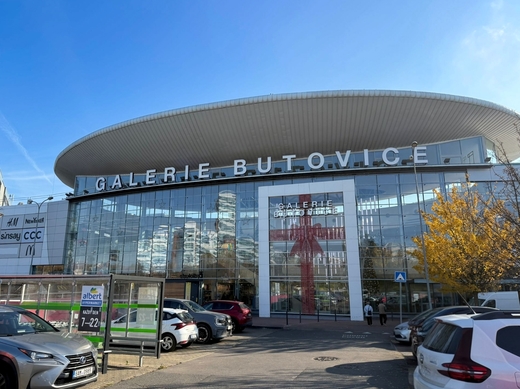 Cel mai mare lanț românesc de magazine cu accesorii pentru telefoane intră în Praga FOTO