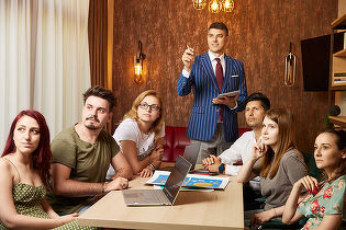 EXCLUSIV FOTO Bookzone, cea mai mare librărie online din România, ia locul falimentarei Diverta. Deschide deja, astăzi, a doua librărie fizică în mall. Florin Enceanu, fondator: Break-even va fi atins în 2 ani