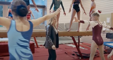 VIDEO Nadia Comăneci, pe bârnă cu mâna accidentată pentru salvarea echipei, inspirație de Ziua Națională