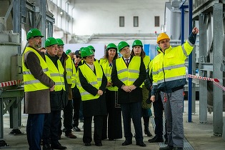 FOTO O companie românească inaugurează două fabrici într-o zonă grav afectată de restructurări industriale și migrația forței de muncă