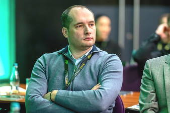 Un colet întârziat poate însemna un deget tăiat! Echipam.ro pregătește ieșirea în offline