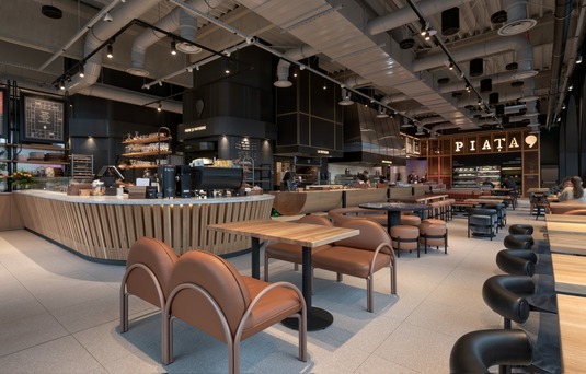 Bolojan își va putea lua cozonacul favorit și din Capitală. Producătorul din Oradea își deschide cafenea la doi pași de Guvern 